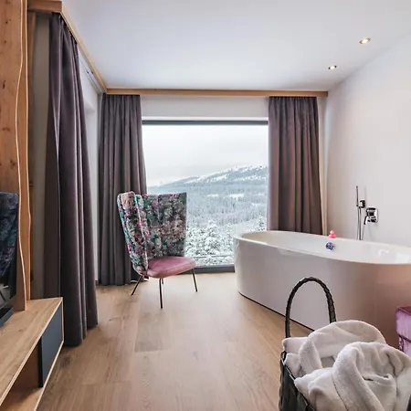 Ursprung Panorama Hotel 4*